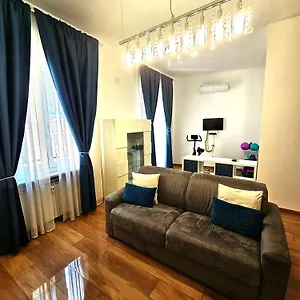 Lux With Parking , Genova Italia
